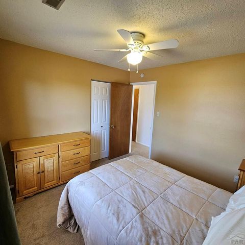 2114 Rangeview Dr, Pueblo, CO 81008