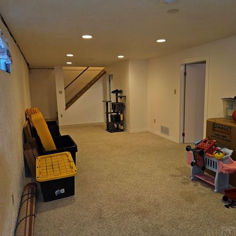 2114 Rangeview Dr, Pueblo, CO 81008
