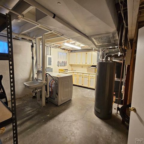 2114 Rangeview Dr, Pueblo, CO 81008
