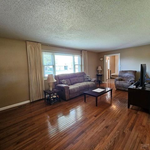 2114 Rangeview Dr, Pueblo, CO 81008
