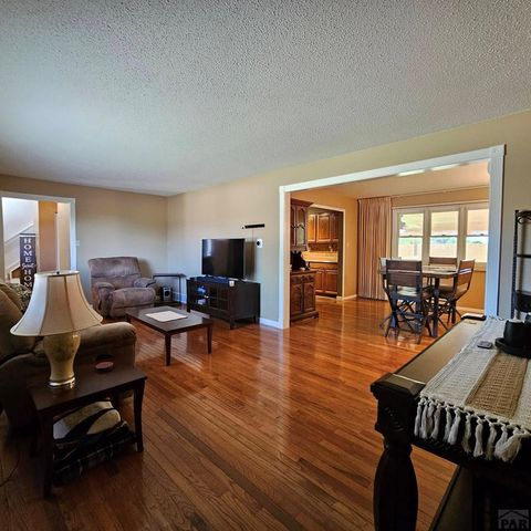 2114 Rangeview Dr, Pueblo, CO 81008