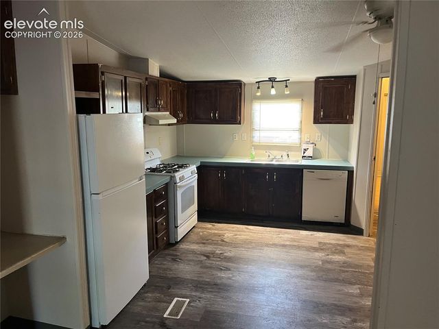 271 E Countryside Drive, Pueblo West, CO 81007