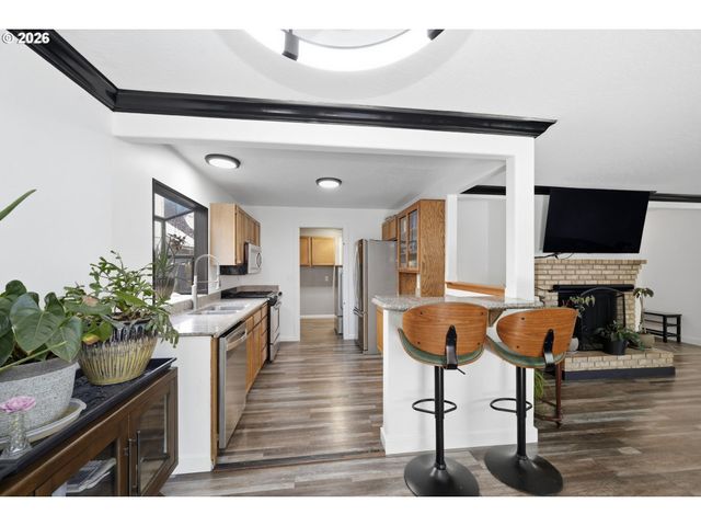 2076 ASSUMPTION St, Eugene, OR 97402