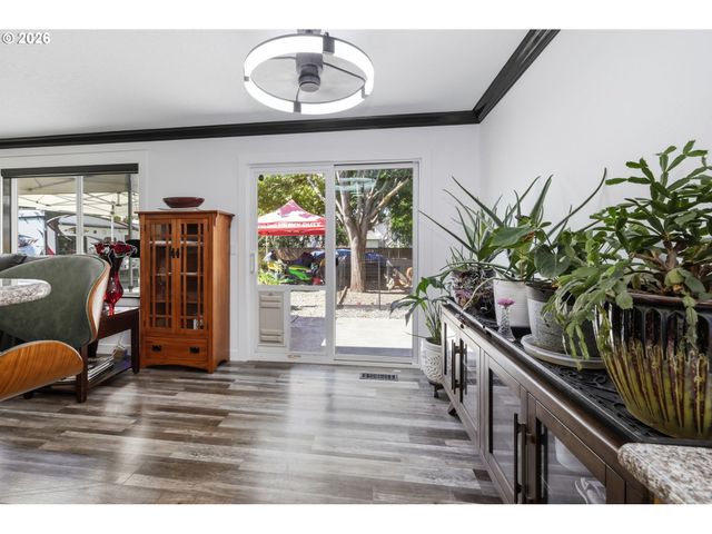 2076 ASSUMPTION St, Eugene, OR 97402