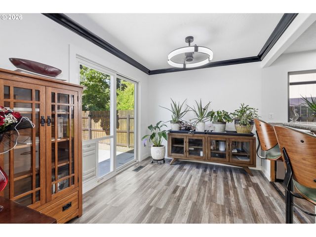 2076 ASSUMPTION St, Eugene, OR 97402