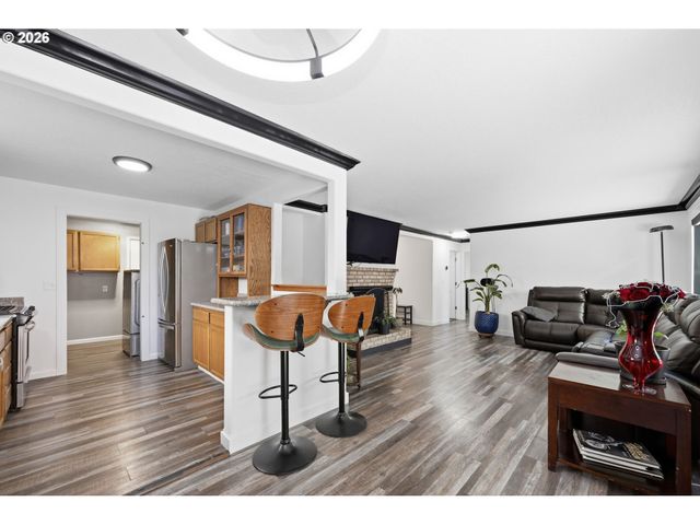 2076 ASSUMPTION St, Eugene, OR 97402