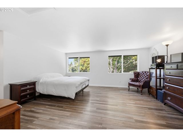 2076 ASSUMPTION St, Eugene, OR 97402