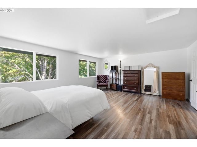 2076 ASSUMPTION St, Eugene, OR 97402