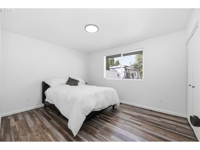 2076 ASSUMPTION St, Eugene, OR 97402