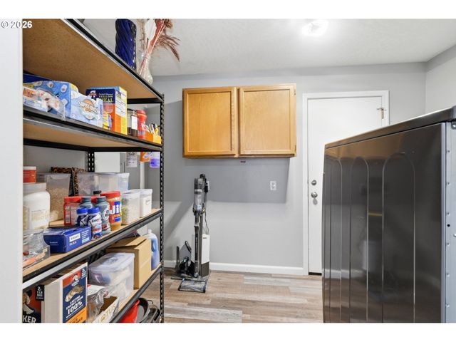 2076 ASSUMPTION St, Eugene, OR 97402