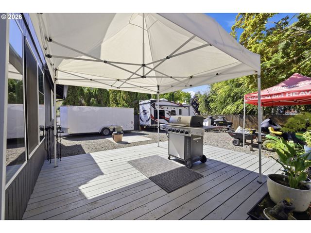 2076 ASSUMPTION St, Eugene, OR 97402