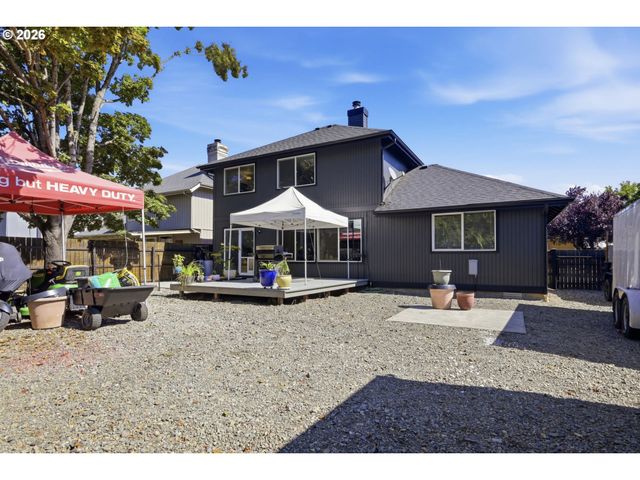 2076 ASSUMPTION St, Eugene, OR 97402