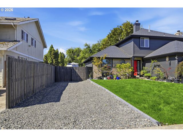 2076 ASSUMPTION St, Eugene, OR 97402
