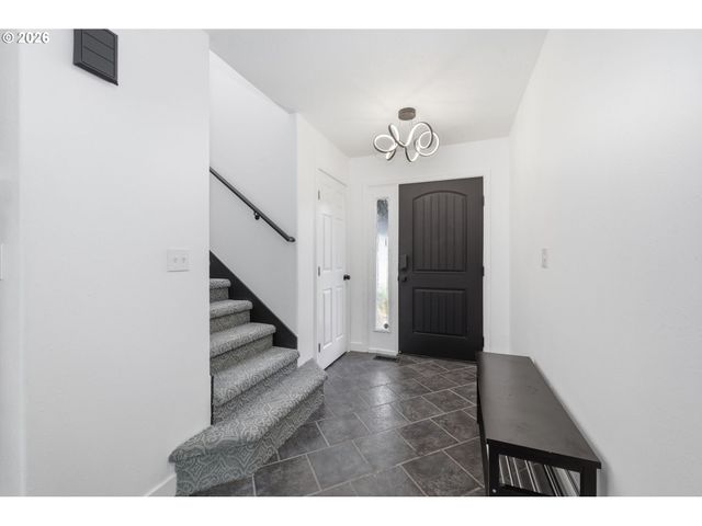 2076 ASSUMPTION St, Eugene, OR 97402