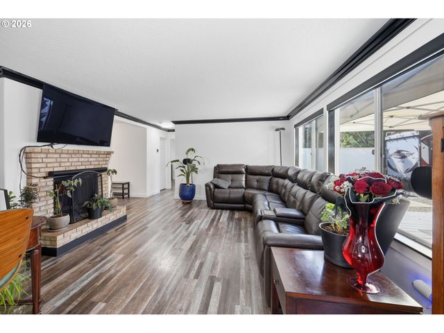 2076 ASSUMPTION St, Eugene, OR 97402
