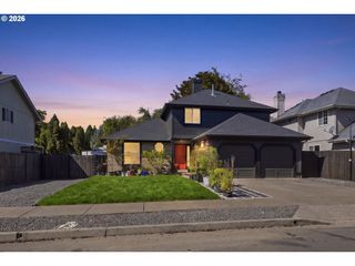 2076 ASSUMPTION St, Eugene, OR 97402