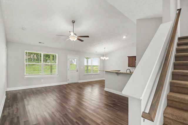 273 Green Hills Dr, Springfield, TN 37172