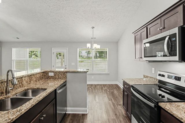 273 Green Hills Dr, Springfield, TN 37172