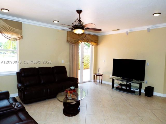 6042 SW 163rd Ave, Miami, FL 33193
