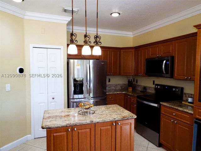 6042 SW 163rd Ave, Miami, FL 33193