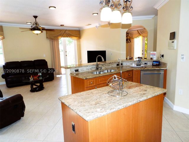 6042 SW 163rd Ave, Miami, FL 33193