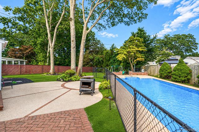 23 Dellmarie Lane, Nesconset, NY 11767