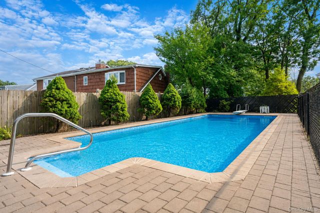 23 Dellmarie Lane, Nesconset, NY 11767