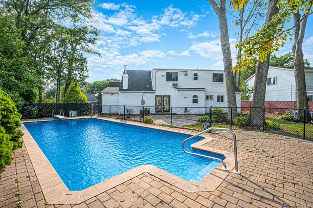 23 Dellmarie Lane, Nesconset, NY 11767