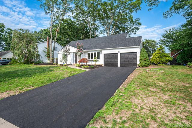 23 Dellmarie Lane, Nesconset, NY 11767