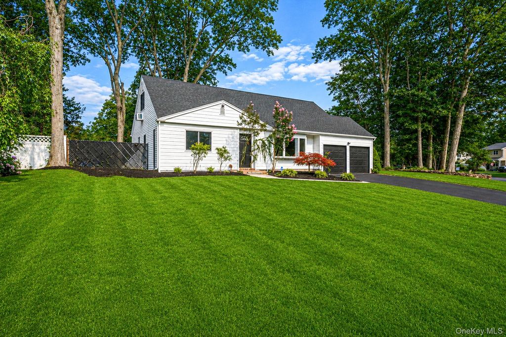 23 Dellmarie Lane, Nesconset, NY 11767