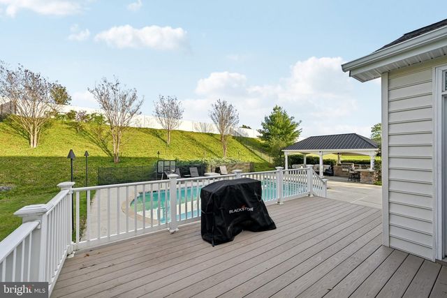 338 MEADOW CREEK DR, Westminster, MD 21158