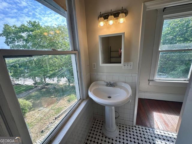 710 Lakeview Avenue NE, Atlanta, GA 30308
