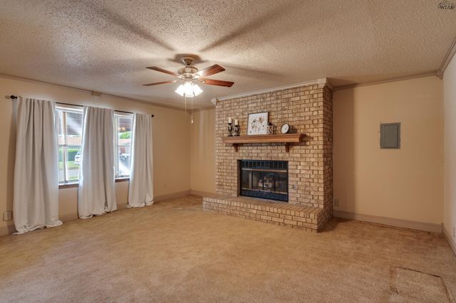 612 W REBECCA AVENUE, Iowa Park, TX 76367