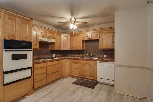 612 W REBECCA AVENUE, Iowa Park, TX 76367