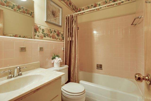 612 W REBECCA AVENUE, Iowa Park, TX 76367