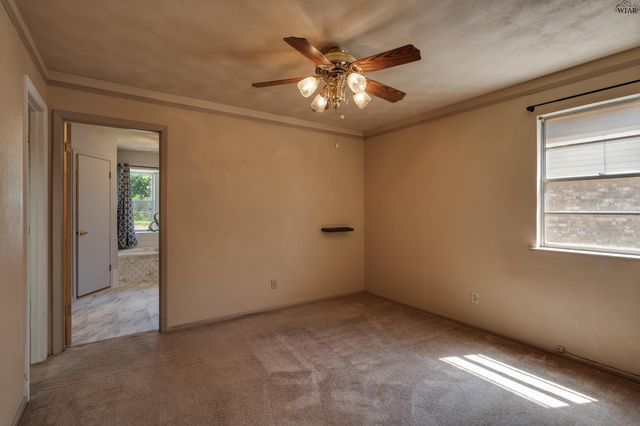 612 W REBECCA AVENUE, Iowa Park, TX 76367