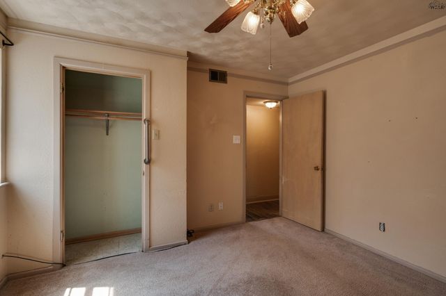 612 W REBECCA AVENUE, Iowa Park, TX 76367