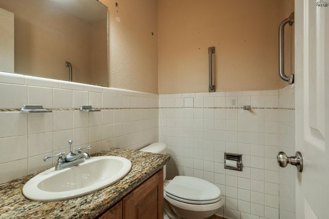 612 W REBECCA AVENUE, Iowa Park, TX 76367