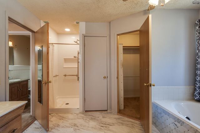 612 W REBECCA AVENUE, Iowa Park, TX 76367