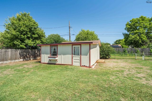 612 W REBECCA AVENUE, Iowa Park, TX 76367
