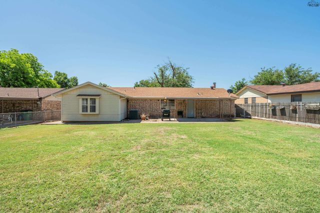 612 W REBECCA AVENUE, Iowa Park, TX 76367