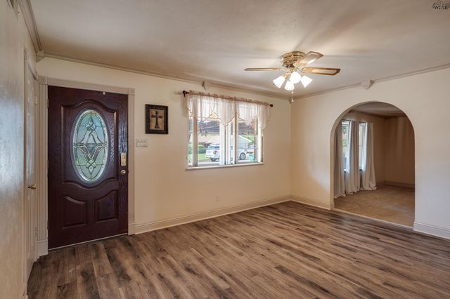 612 W REBECCA AVENUE, Iowa Park, TX 76367