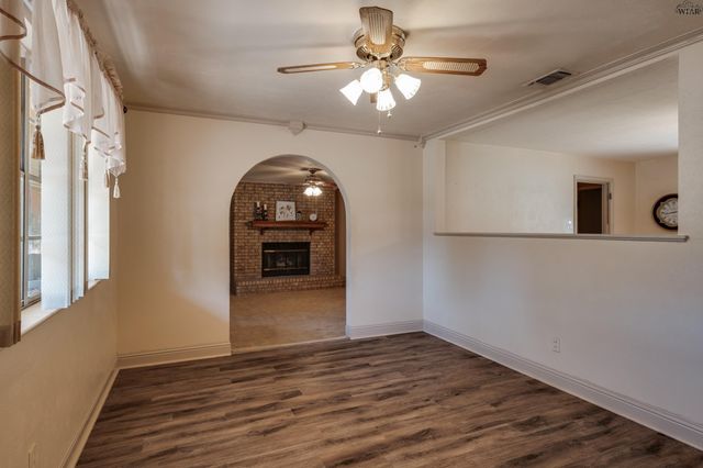 612 W REBECCA AVENUE, Iowa Park, TX 76367