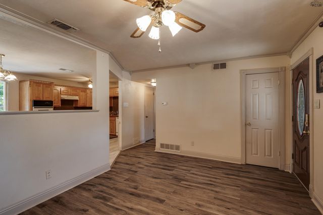 612 W REBECCA AVENUE, Iowa Park, TX 76367