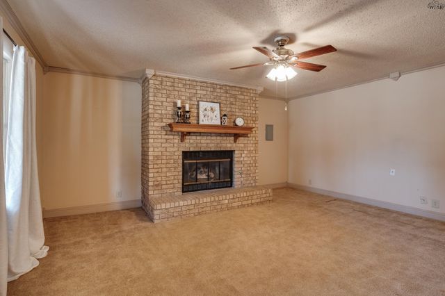 612 W REBECCA AVENUE, Iowa Park, TX 76367