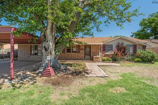 612 W REBECCA AVENUE, Iowa Park, TX 76367