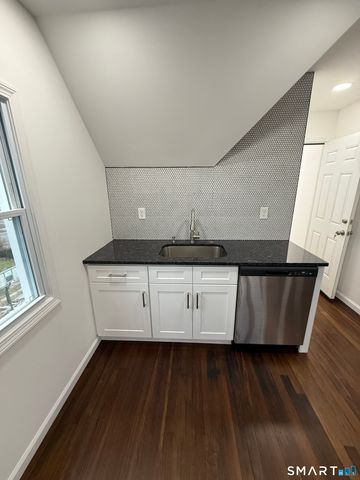 10 Cross Street, Hamden, CT 06514