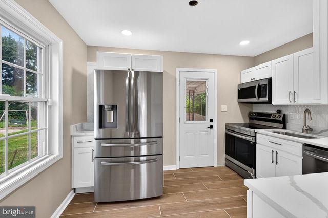 1132 STEPHEN DR, Middle River, MD 21220