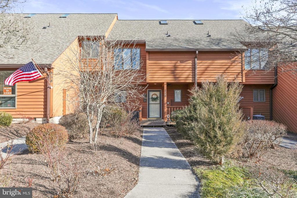 Image 1 of property listing at 256 TECUMSEH TRL, Hedgesville, WV 25427