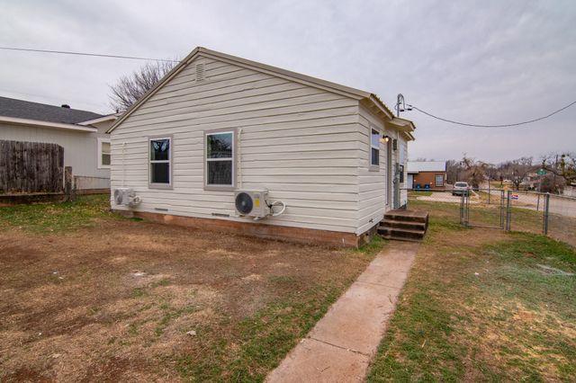 912 Lou Avenue, Sweetwater, TX 79556